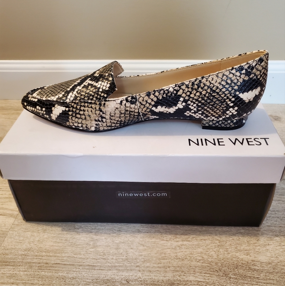 Nine West Flats Size 7 Snake Skin